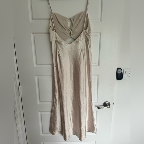 NWT Showpo - SATIN SLIP DRESS IN CHAMPAGNE - Picture 5 of 10